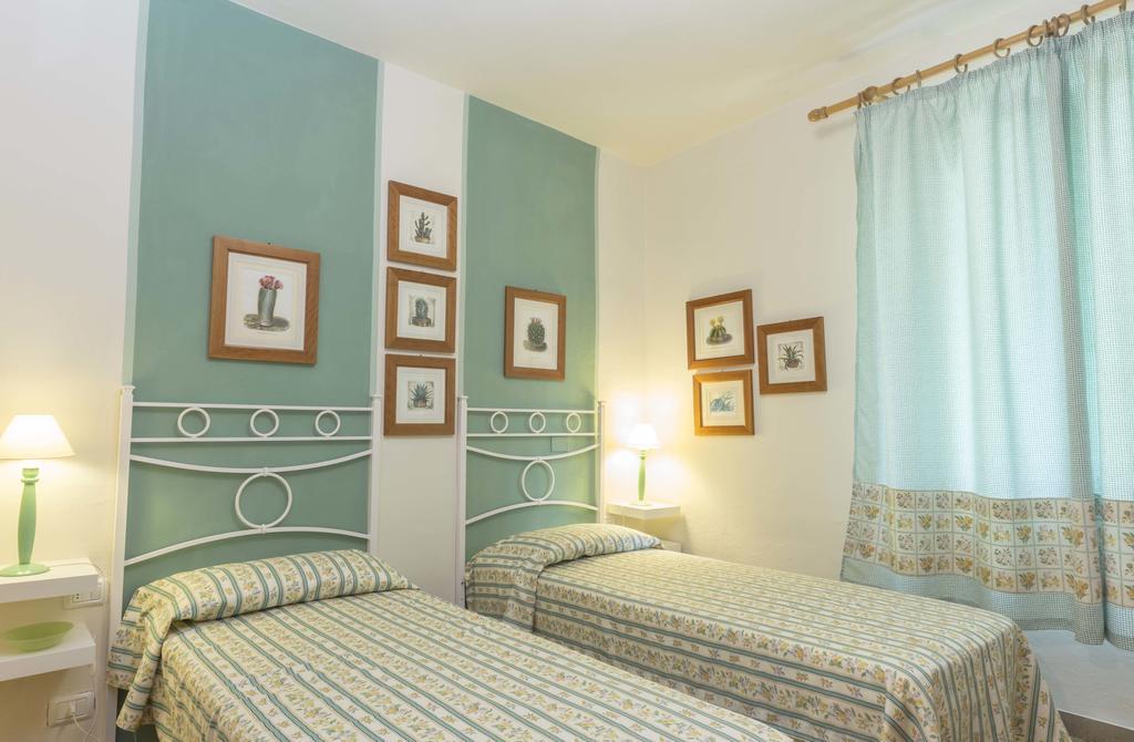 Villa Monserrato - Goelba Порт-Аццурро Экстерьер фото