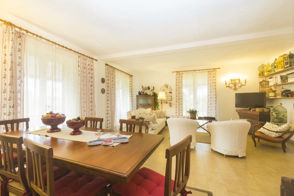 Villa Monserrato - Goelba Порт-Аццурро Номер фото